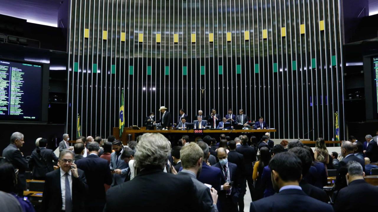 PT e Centrão se unem para quebrar acordo e retirar PL da presidência da CCJ