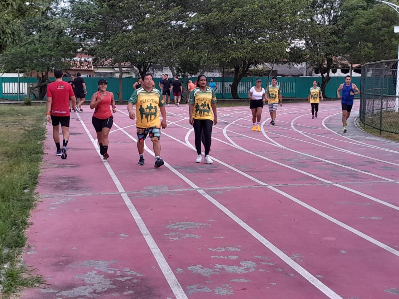 Secretário de Esportes anuncia revitalização e nova pintura da pista de atletismo da Vila Plínio Lemos