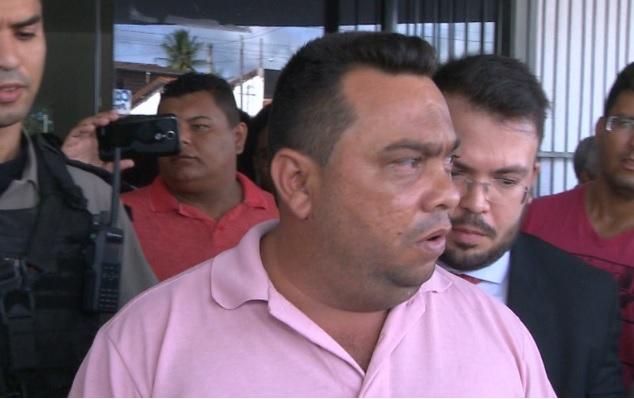 Suspeito de estupro, vereador Flávio Cabaré retoma mandato na Câmara de Conde, na Paraíba