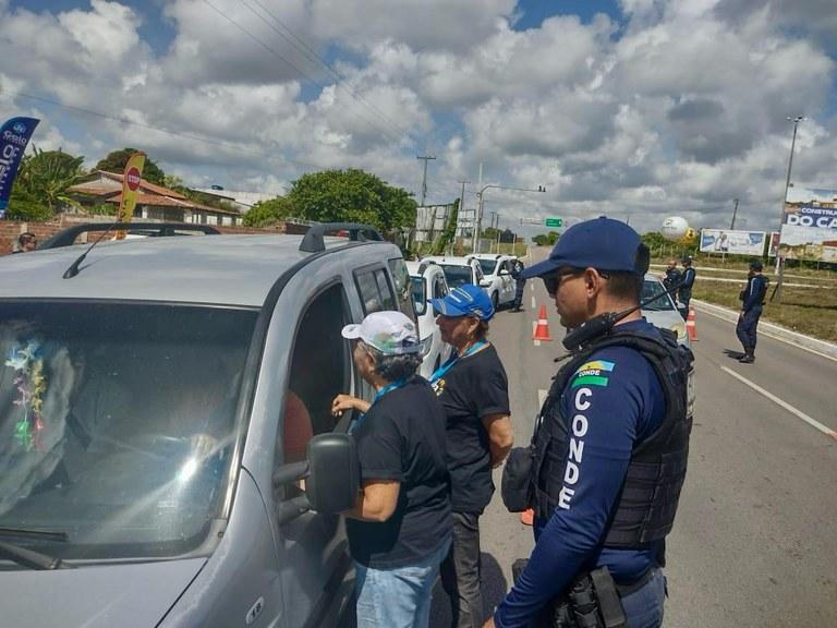 Transporte turístico irregular é alvo de operação da PBTur no carnaval