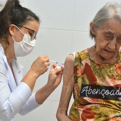 Vacinação é retomada em horário diferenciado em diversos serviços da Rede Municipal de Saúde