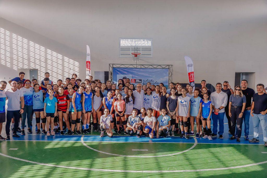 Cícero Lucena garante incentivo da Prefeitura para alunos do voleibol se dedicarem ao esporte