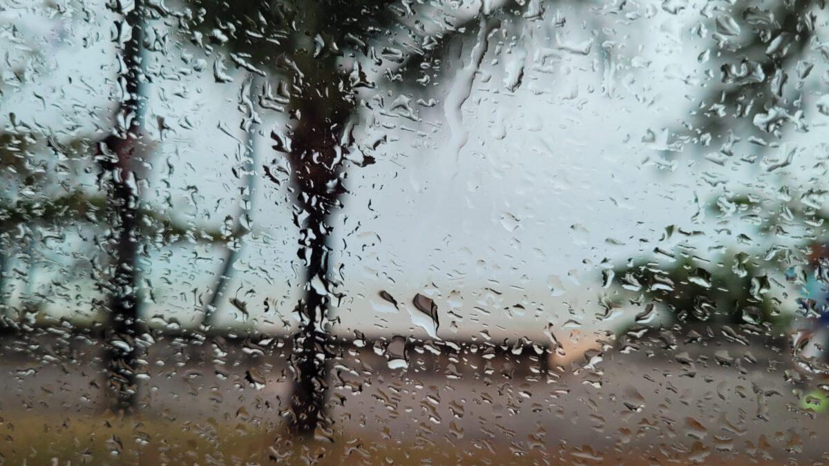 Mais de cem municípios da Paraíba estão sob alertas de chuvas fortes com ventos de até 100 km/h