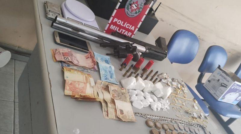 PM desarticula ponto do tráfico e apreende drogas, arma e munições em São José de Caiana