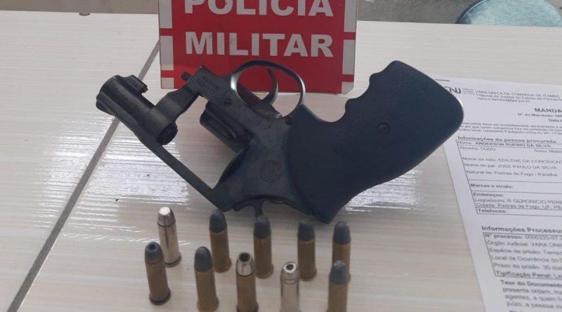 PM prende procurado da justiça por homicídio e comparsa dele com arma em Pedras de Fogo