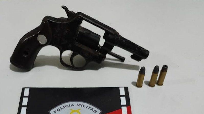 Polícia Militar apreende arma com acusado de retira tornozeleira eletrônica em Esperança