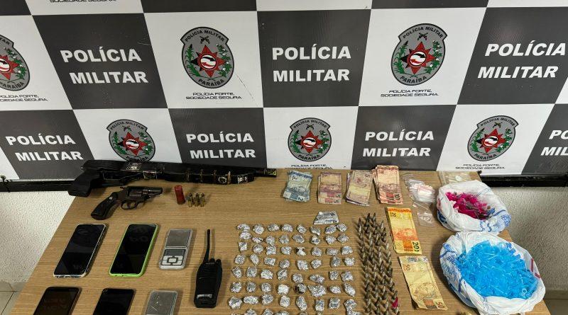 Polícia Militar prende dupla acusada de tráfico de drogas em bairro da orla de João Pessoa