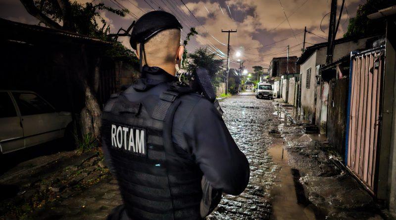 Polícia Militar prende mais de 160 suspeitos e apreende 24 armas de fogo no fim de semana