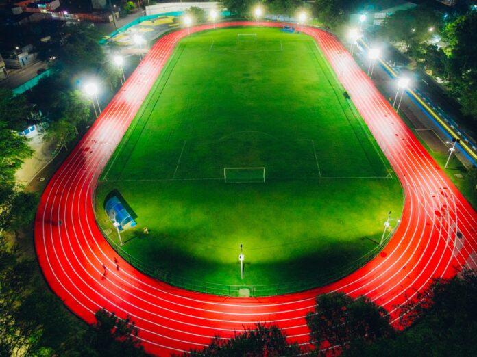 Prefeitura revitalizou e pintou pista de atletismo da Vila Plínio Lemos; assessorias esportivas elogiaram a ação