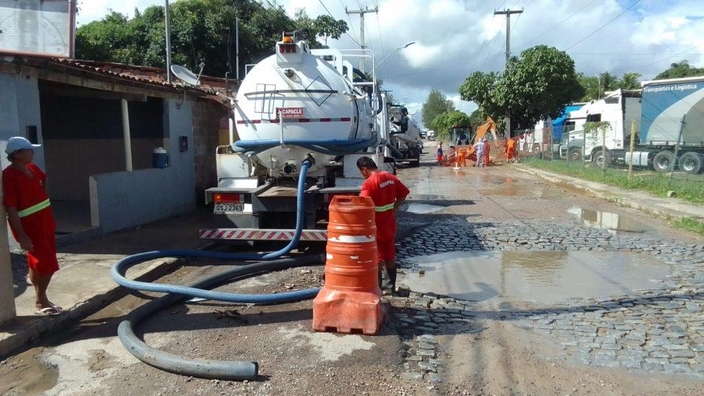 Seinfra segue com programação de manutenção de iluminação, na rede de drenagem e Operação Tapa-Buraco