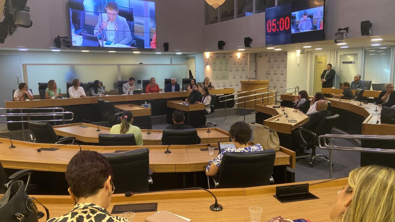 ALPB debate ações de conscientização do autismo e síndrome de down durante sessão especial