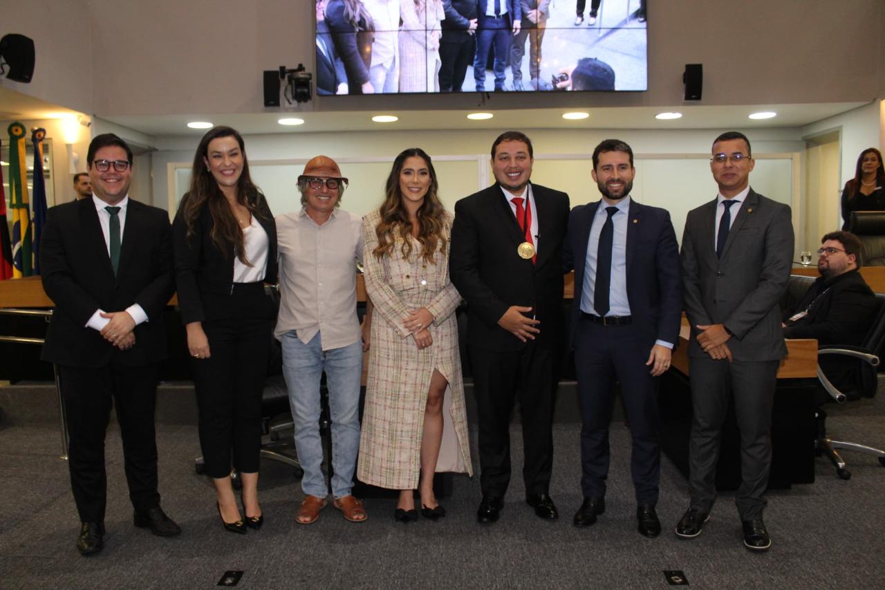 Assembleia Legislativa homenageia o humorista Renan da Resenha