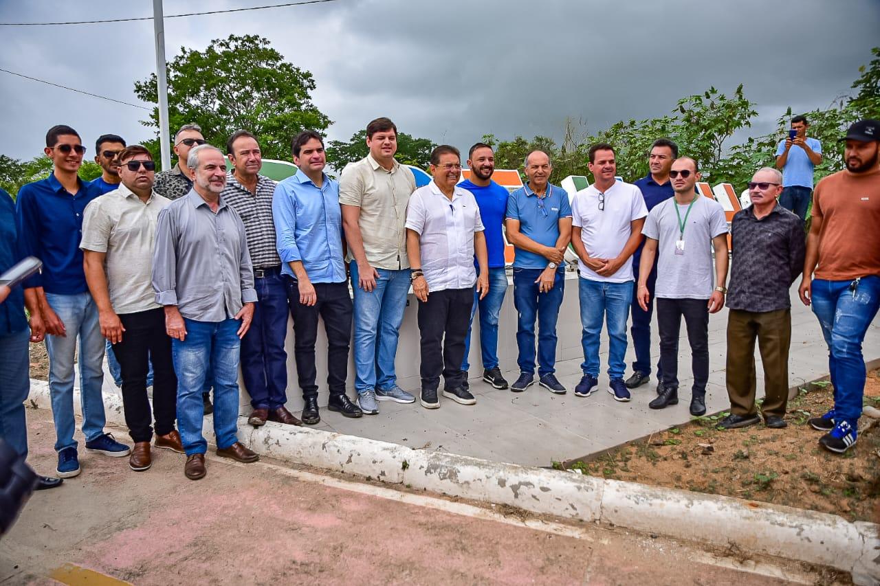 Deputados inspecionam obras da Adutora do Pajeú em TeixeiraDeputados inspecionam obras da Adutora do Pajeú em Teixeira