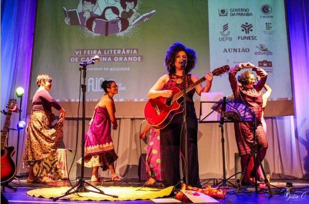Em abril no projeto Cine Cultural tem exposições, feirinha, espetáculo de dança e show musical no Cineteatro São José