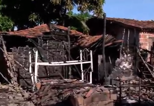 Grupo de homens armados expulsam moradores e ateiam fogo em casas, na Grande João Pessoa