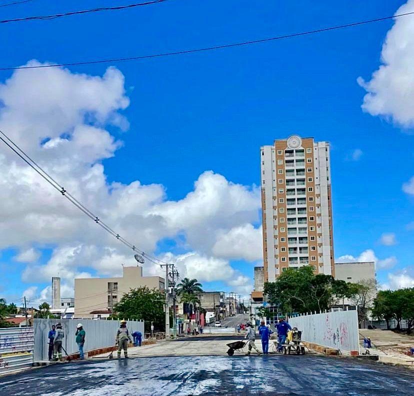 Parque Evaldo Cruz: Obras avançam com implementação de base para cobertura asfáltica na ponte e revestimento em cerâmica na fonte luminosa