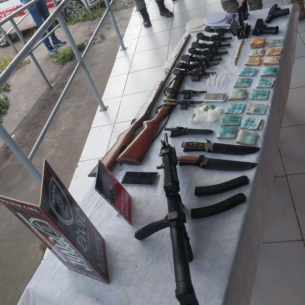 Quatro pessoas são presas após confronto com policiais, na Paraíba; fuzil e drogas são apreendidos