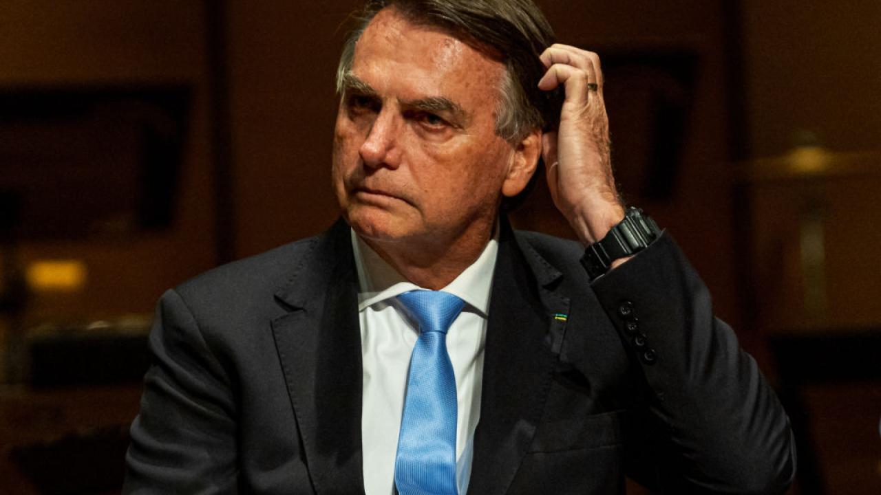 Congresso mantém vetos de Bolsonaro e não criminaliza fake news durante eleições