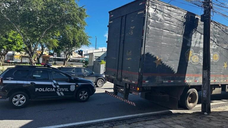 DEFRAUDAÇÕES: Polícia Civil apreende mais de dois mil itens de produtos falsificados no Centro de Campina Grande