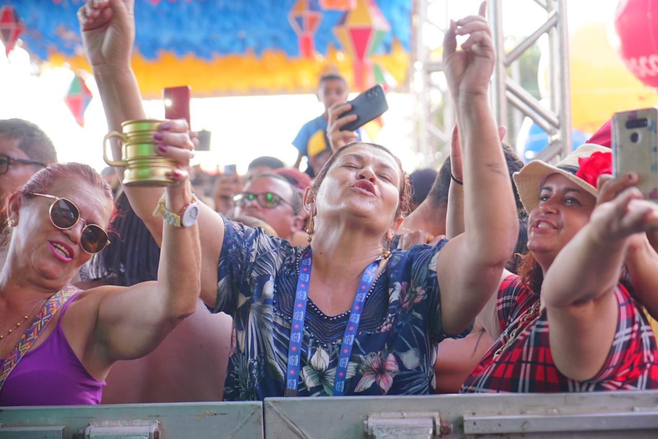 Domingo de prévia do Maior São João do Mundo em Galante: público prestigiou a festa e lotou área de show no Distrito