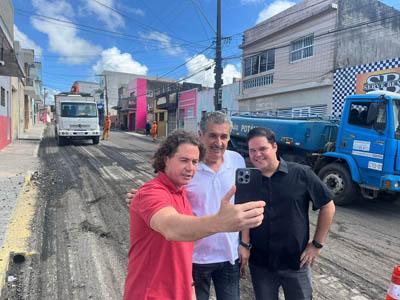 Durante inspeção a recapeamento da BR 104 em Esperança, Veneziano confirma que Paraíba terá R$ 420 milhões para obras rodoviárias este ano
