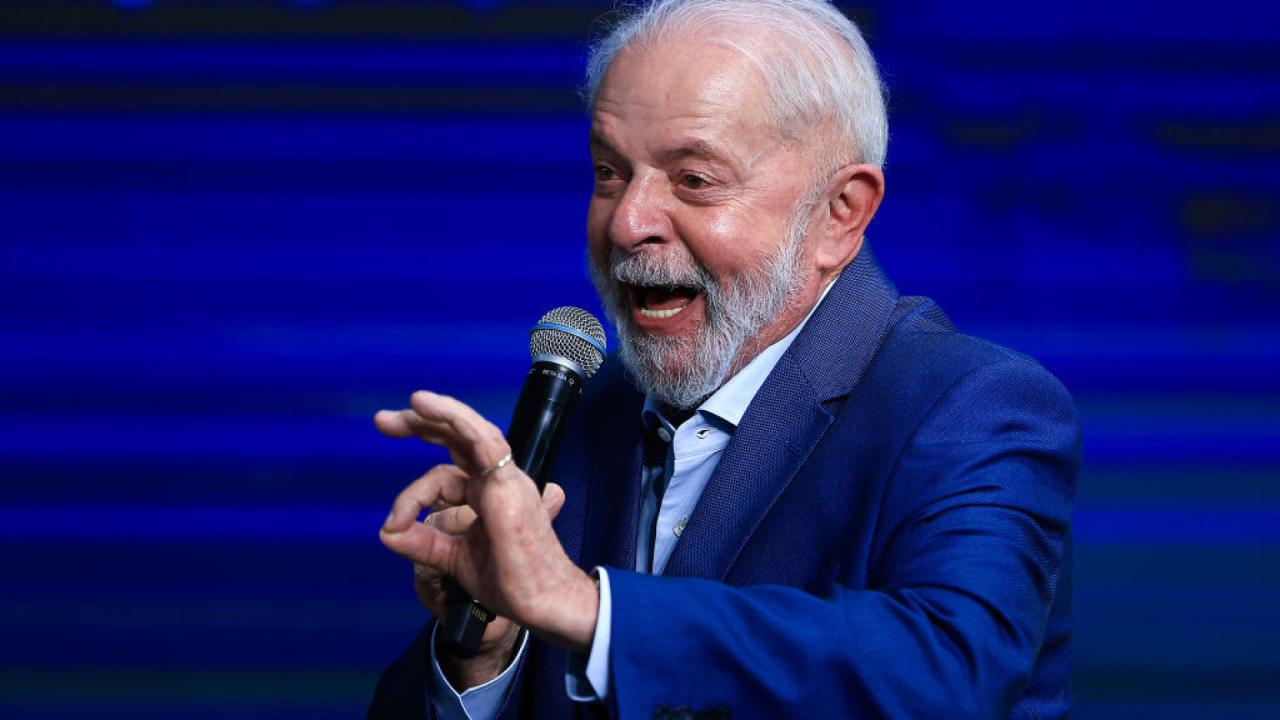 Lula pede voto em Boulos em ato esvaziado do 1º de maio; lei eleitoral veda
