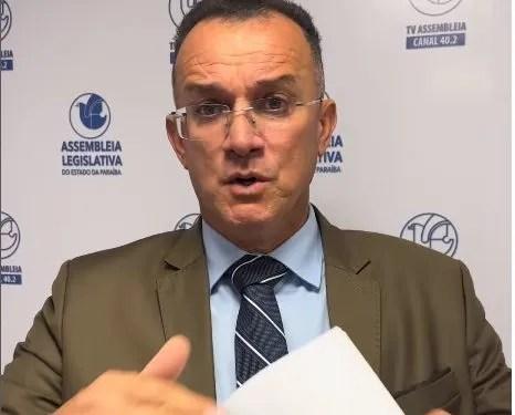 Sargento Neto relata insatisfação e cobra posicionamento de Romero em Campina Grande: “Vem retardando as decisões dos grupos”