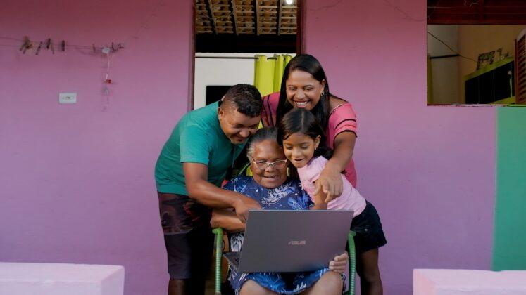 Vovó na Rede: estão abertas as vagas para novo projeto de educação digital da SEDUC