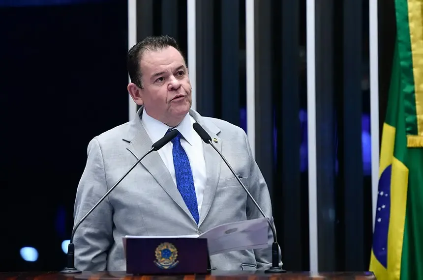 André Amaral toma posse no Senado na vaga de Efraim Filho
