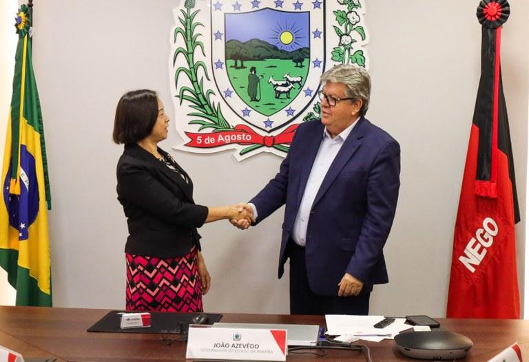 João Azevêdo apresenta potencialidades e trata de parcerias com a cônsul da China no Nordeste
