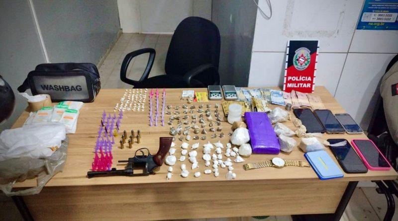 PM desarticula grupo suspeito de tráfico e apreende arma e drogas em Marizópolis