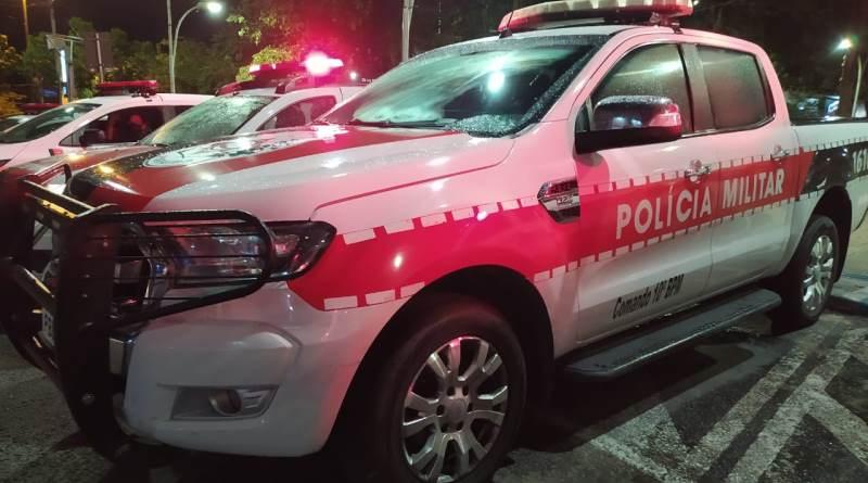 Polícia Militar apreende arma ao interceptar carro que tentou fugir em alta velocidade em Cajazeiras