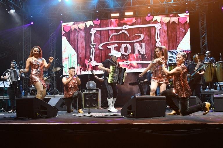 Segundo dia de eliminatórias do 7º Festival de Música da Paraíba seleciona mais sete finalistas e tem show de Ton Oliveira