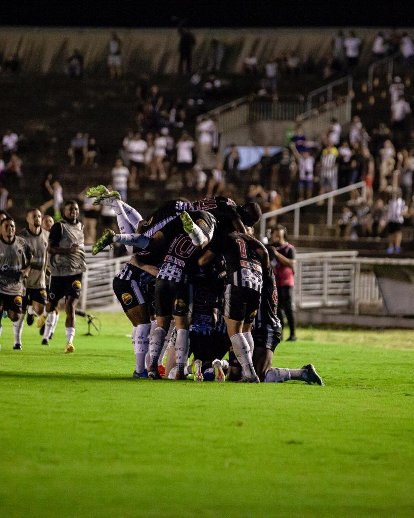 Botafogo-PB vence a Aparecidense em jogo de muitos gols no Almeidão e sobe à liderança da Série C
