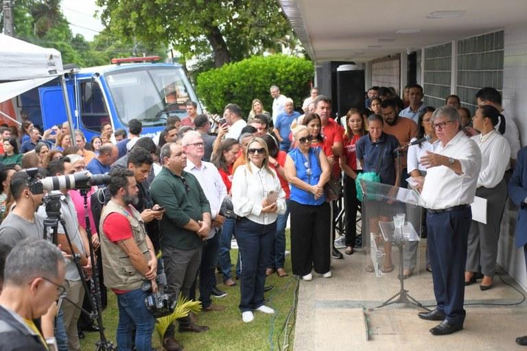 João Azevêdo entrega segundo castramóvel do programa Paraíba Pet e destaca investimentos na política pública da causa animal