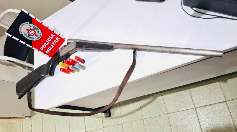 Polícia Militar prende suspeito por porte ilegal de arma de fogo na cidade de Esperança