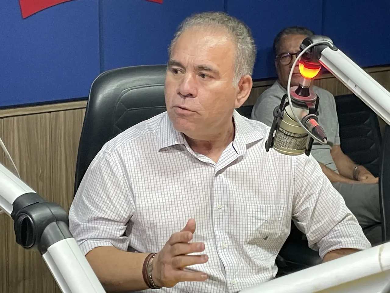 Queiroga dispara contra ‘ideologia de gênero’ nas escolas e influência do tráfico na gestão municipal