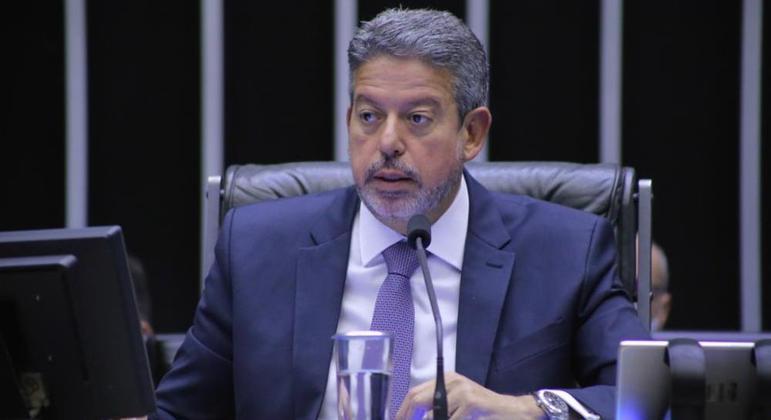 Em reação ao STF, Lira autoriza debate sobre PECs que limitam decisões de ministros