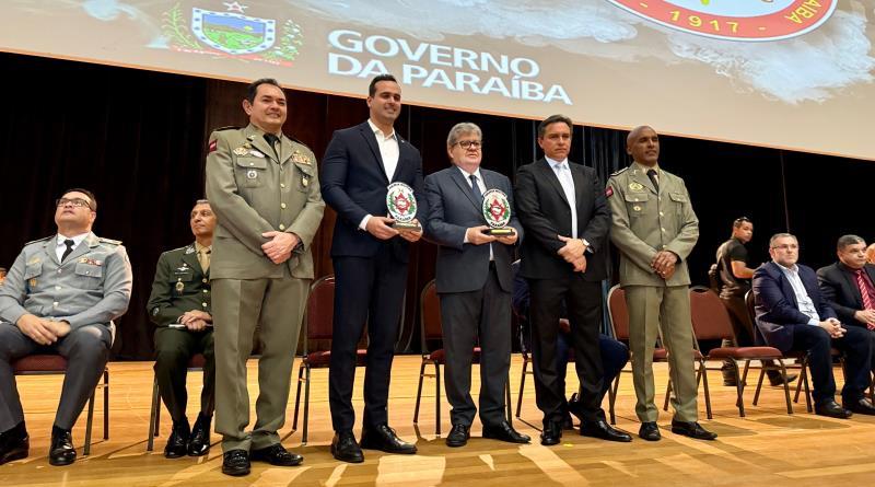Governador João Azevêdo prestigia aula inaugural de concursados da Polícia Militar e Corpo de Bombeiros e entrega equipamentos para as Forças de Segur