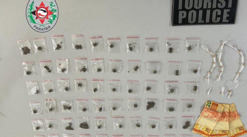 Polícia Militar prende suspeito com drogas durante patrulhamento em comunidade da cidade de Lucena
