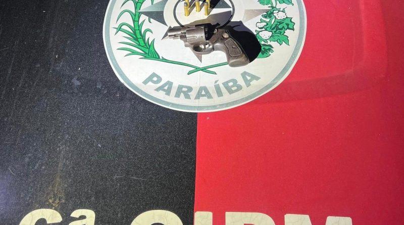 Polícia Militar realiza prisão de suspeito por porte ilegal de arma de fogo na cidade de Cabedelo