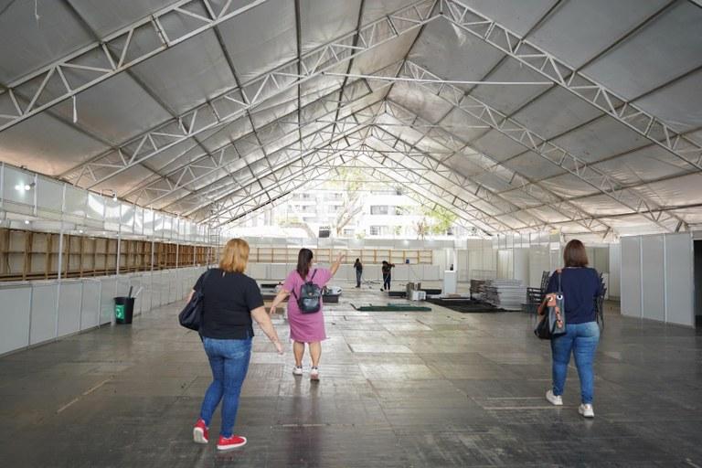 Com homenagem ao papel, megaestrutura do 39° Salão do Artesanato Paraibano está quase pronta
