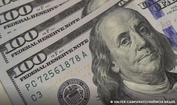 Dólar sobe para R$ 6,08 após iniciar dia em queda