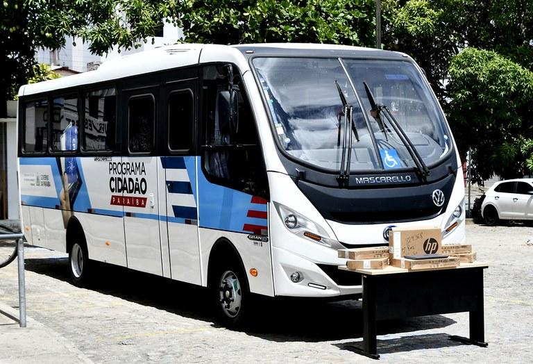 Governo adquire novo micro-ônibus para implementar ações do Programa Cidadão