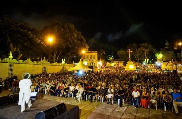 Multidão prestigia show de Sandra Sá, Companhia Municipal de Dança e Orquestra Sinfônica de João Pessoa