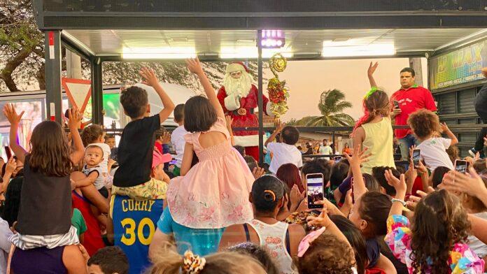 Prefeitura de Campina Grande reúne cerca de mil pessoas com a ‘Chegada do Papai Noel’ no bairro Três Irmãs