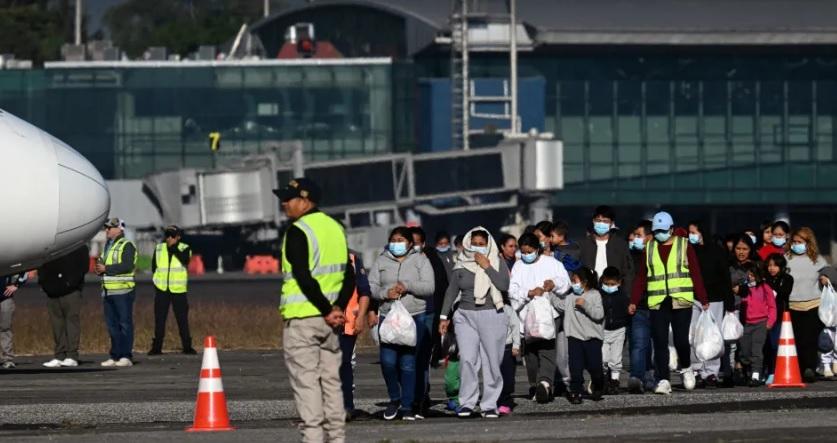 Lewandowski proíbe algemas em brasileiros deportados dos EUA