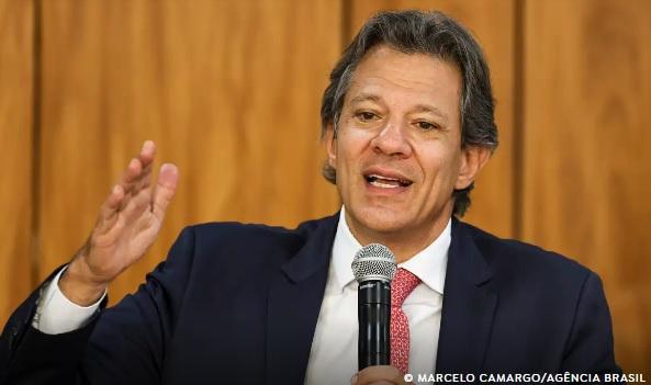 Pé-de-Meia não vai ser interrompido, diz Haddad