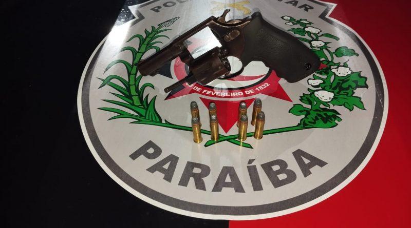 Polícia Militar intercepta carro e apreende revólver na cidade de Cabedelo