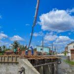 Prefeitura de Campina Grande executa concretagem da laje da ponte da Catingueira